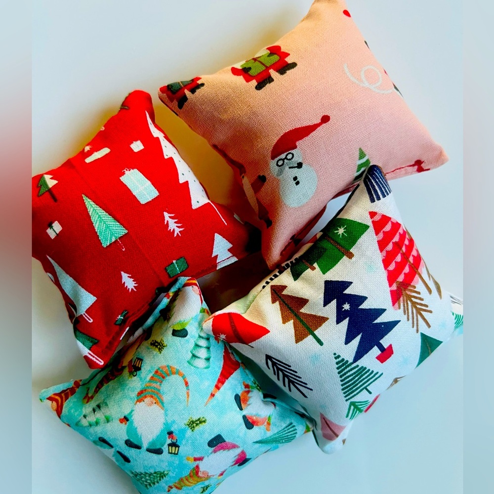 Holiday Catnip Pillows, 2 pillows